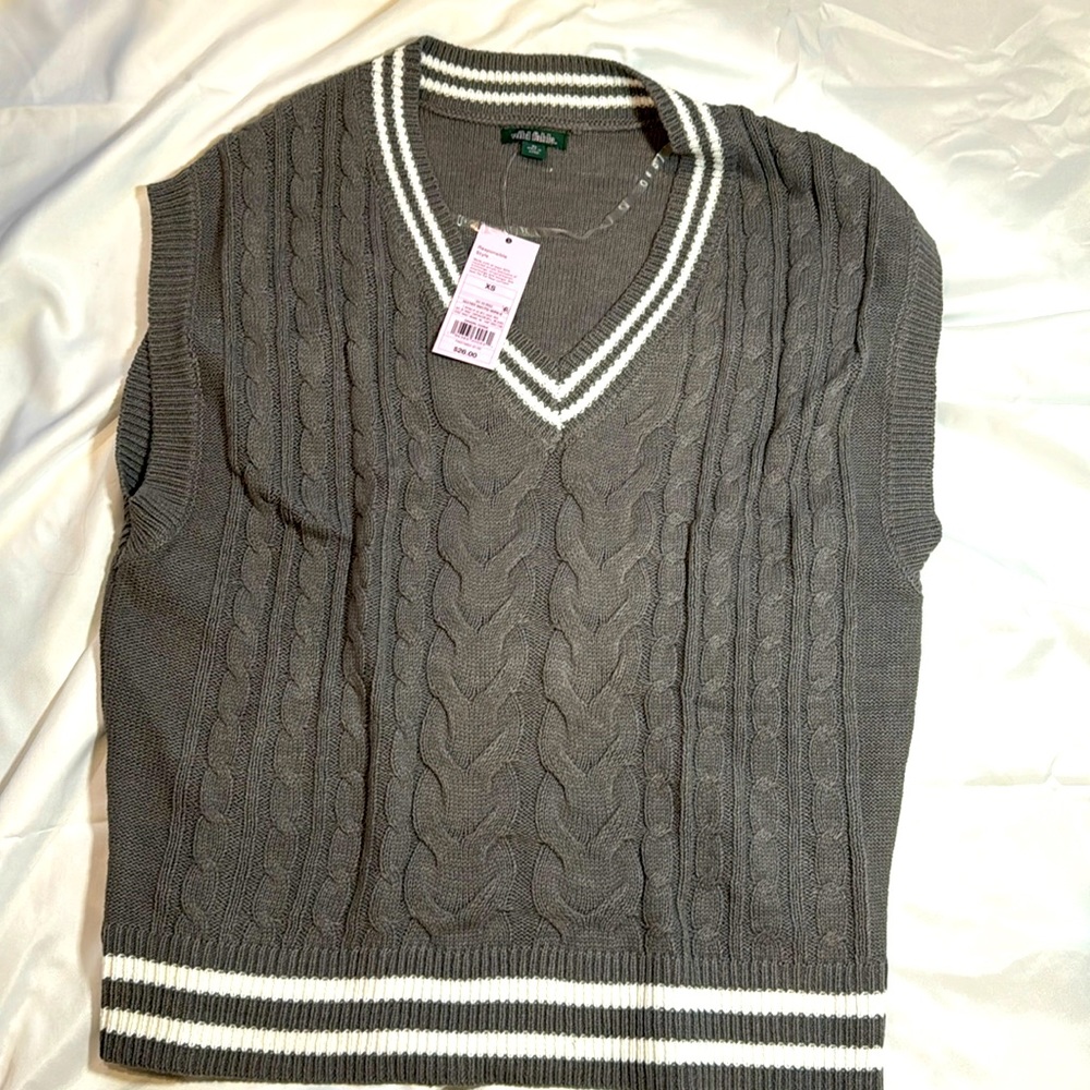 NWT Wild Fable sweater vest